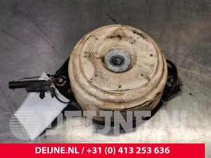 Usados Soporte de motor Mercedes GLE (W166) 250d 2.0 Precio € 150,00 Norma de margen ofrecido por van Deijne Onderdelen Uden B.V.