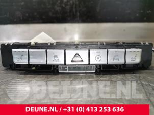 Używane Przelacznik swiatel awaryjnych Mercedes GLE (W166) 250d 2.0 Cena € 45,00 Procedura marży oferowane przez van Deijne Onderdelen Uden B.V.