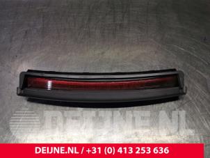 Używane Dodatkowe swiatlo stopu srodek Tesla Model 3 EV AWD Cena € 48,40 Z VAT oferowane przez van Deijne Onderdelen Uden B.V.
