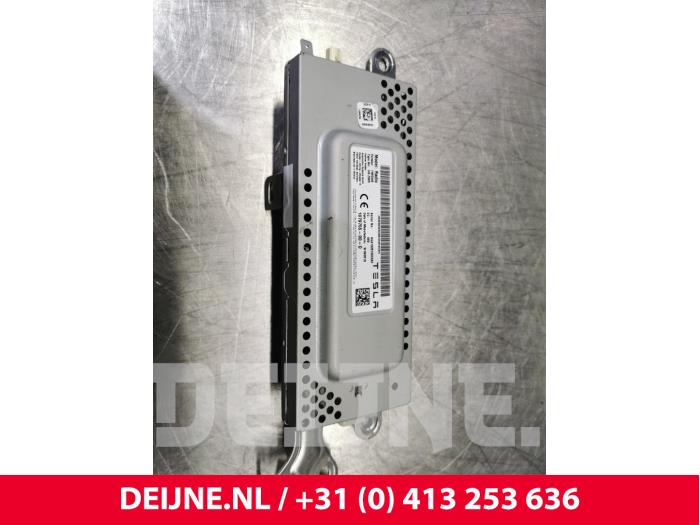 Używane Modul radiowy Tesla Model 3 Long Range AWD 75 kWh Cena € 84,70 Z VAT oferowane przez van Deijne Onderdelen Uden B.V.