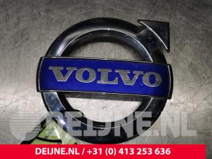 Used Emblem Volvo V40 (MV) 1.5 T2 16V Geartronic Price € 35,00 Margin scheme offered by van Deijne Onderdelen Uden B.V.