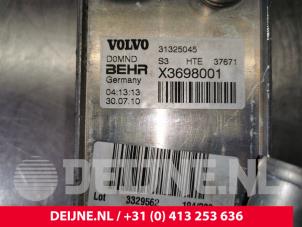 Usagé Radiateur d'huile Volvo XC60 I (DZ) Prix € 60,50 Prix TTC proposé par van Deijne Onderdelen Uden B.V.