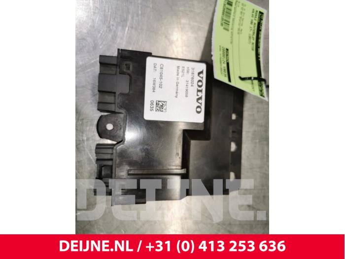 Używane Modul silnika tylnej klapy Volvo V90 II (PW) 2.0 D4 16V Cena € 325,00 Procedura marży oferowane przez van Deijne Onderdelen Uden B.V.