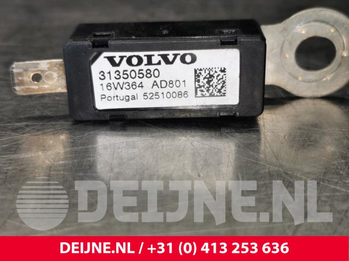 Używane Modul (rózne) Volvo V90 II (PW) 2.0 D4 16V Cena € 20,00 Procedura marży oferowane przez van Deijne Onderdelen Uden B.V.