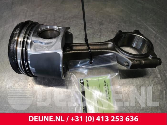 Usados Pistón Mercedes Vito (447.6) 1.6 109 CDI 16V Precio € 121,00 IVA incluido ofrecido por van Deijne Onderdelen Uden B.V.