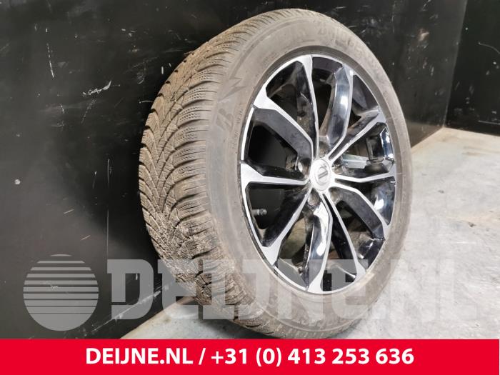 Wheel from a Volvo V60 II (ZW) 2.0 D3 16V 2019
