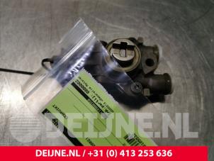 Gebrauchte Förderpumpe Mercedes E-Klasse Preis auf Anfrage angeboten von van Deijne Onderdelen Uden B.V.