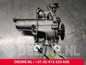 Used Oil pump Volvo V70 (BW) 2.0 D3 20V Price € 60,50 Inclusive VAT offered by van Deijne Onderdelen Uden B.V.