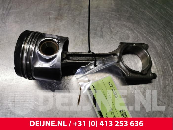 Usados Pistón Volvo V70 (BW) 2.0 D3 20V Precio € 90,00 Norma de margen ofrecido por van Deijne Onderdelen Uden B.V.
