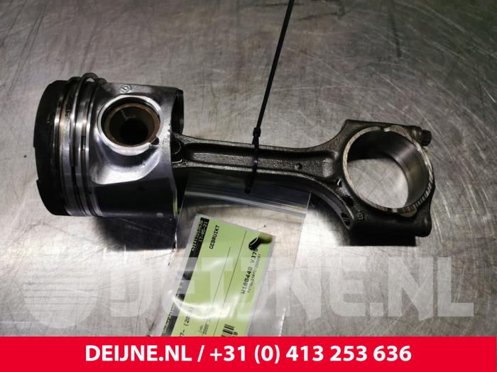 Usados Pistón Volvo V70 (BW) 2.0 D3 20V Precio € 90,00 Norma de margen ofrecido por van Deijne Onderdelen Uden B.V.