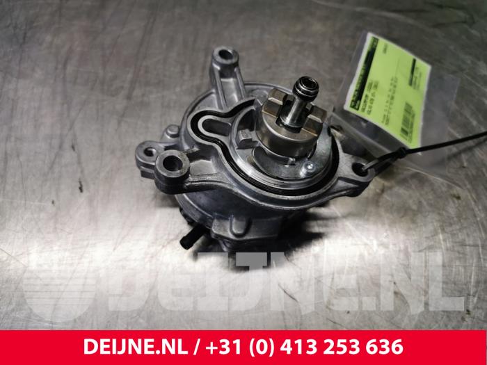 Vacuum pump (diesel) from a Volvo V70 (BW) 2.0 D3 20V 2013