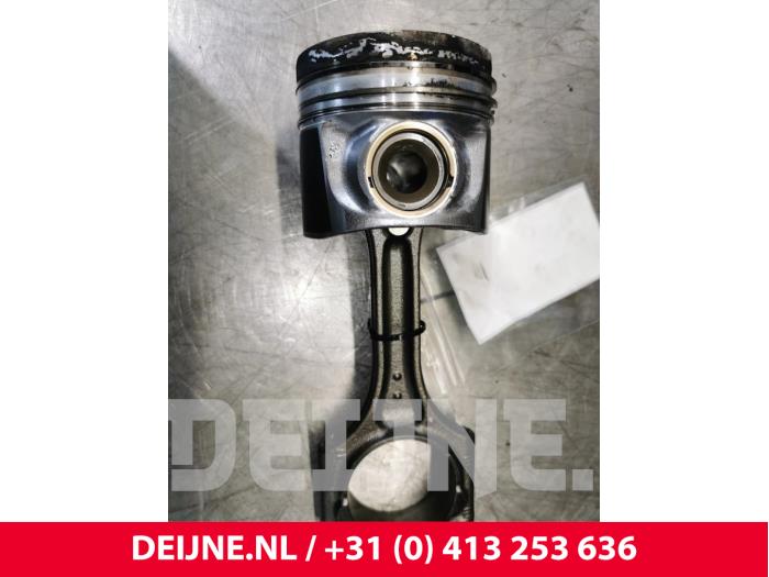 Used Piston Volvo V70 (BW) 2.0 D4 16V Price € 90,00 Margin scheme offered by van Deijne Onderdelen Uden B.V.