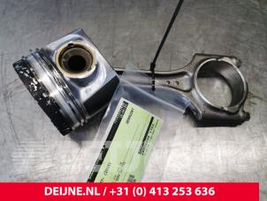 Usagé Piston Volvo V70 (BW) 2.0 D4 16V Prix € 90,00 Règlement à la marge proposé par van Deijne Onderdelen Uden B.V.