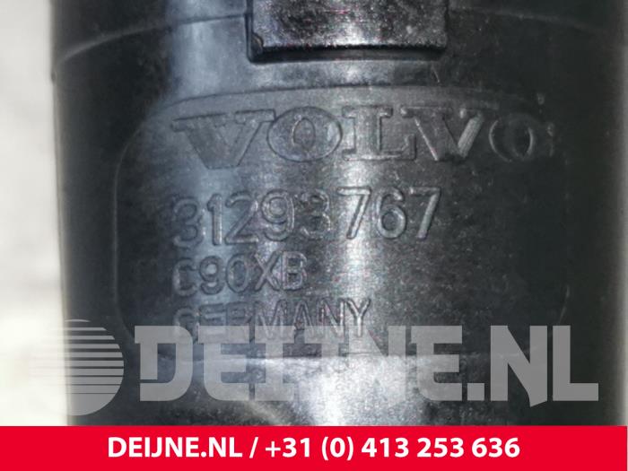 Thermostatgehäuse van een Volvo V70 (BW) 2.0 D4 16V 2015