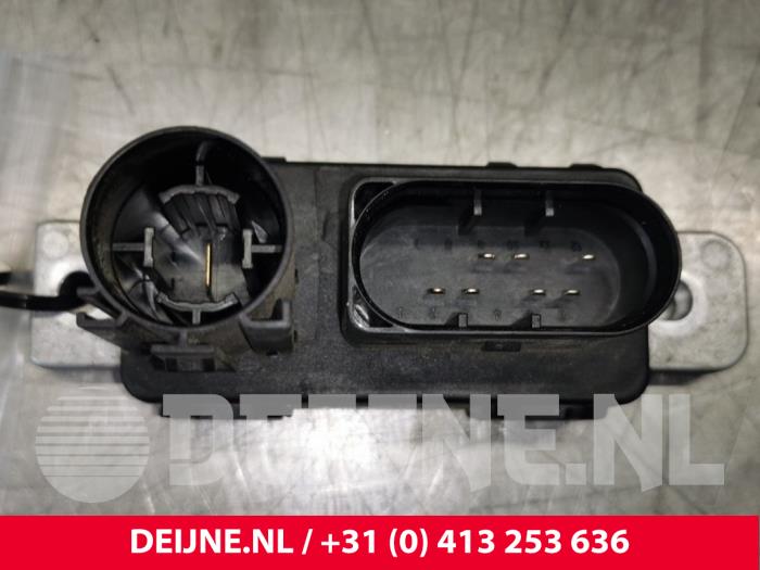 Glow plug relay from a Volvo V70 (BW) 2.0 D4 16V 2015
