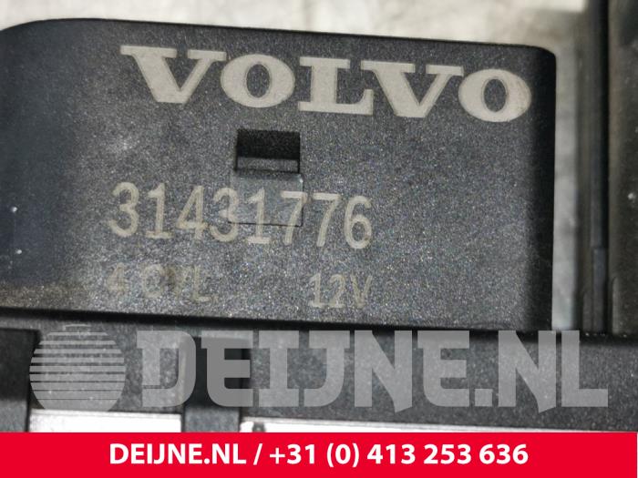 Glow plug relay from a Volvo V70 (BW) 2.0 D4 16V 2015