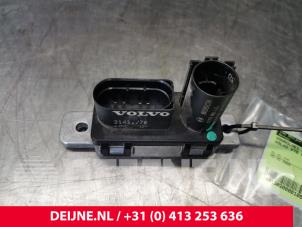Used Glow plug relay Volvo V70 (BW) 2.0 D4 16V Price € 30,00 Margin scheme offered by van Deijne Onderdelen Uden B.V.