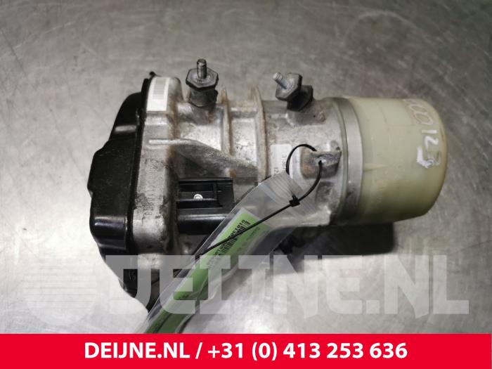 Power steering pump from a Volvo V70 (BW) 2.0 D3 16V 2016