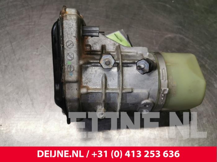 Power steering pump from a Volvo V70 (BW) 2.0 D3 16V 2016