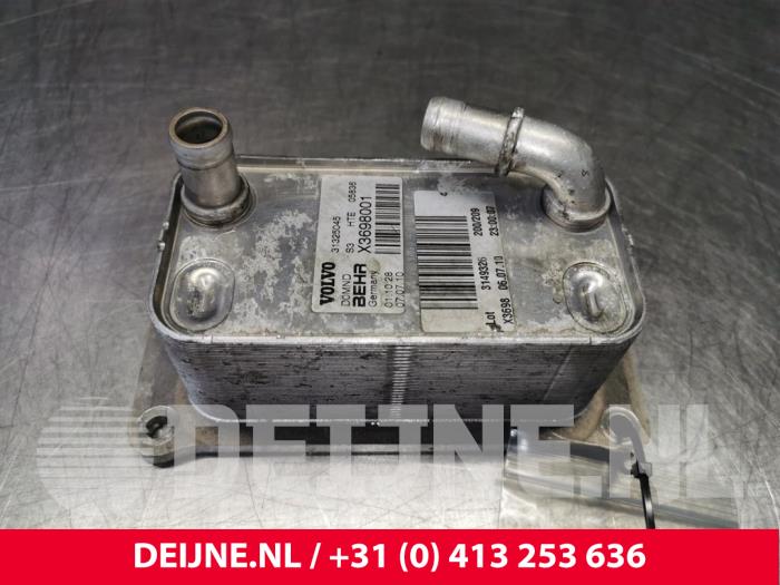 Oil cooler from a Volvo XC70 (BZ) 2.4 D5 20V 205 AWD 2011