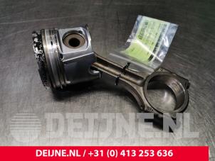 Używane Tlok Renault Master III (FD/HD) 2.5 dCi 120 FAP Cena € 60,50 Z VAT oferowane przez van Deijne Onderdelen Uden B.V.