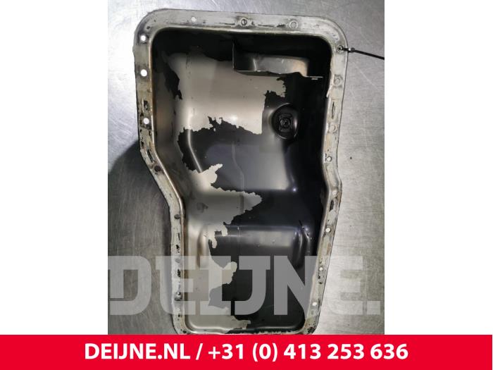 Usagé Couvercle carter Hyundai H300 Prix € 72,60 Prix TTC proposé par van Deijne Onderdelen Uden B.V.