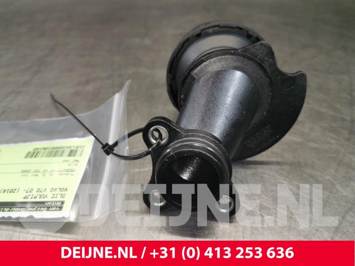 Oil fill pipe from a Volvo V70 (BW) 2.0 D3 20V 2014