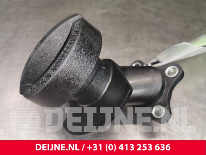 Oil fill pipe from a Volvo V70 (BW) 2.0 D3 20V 2014