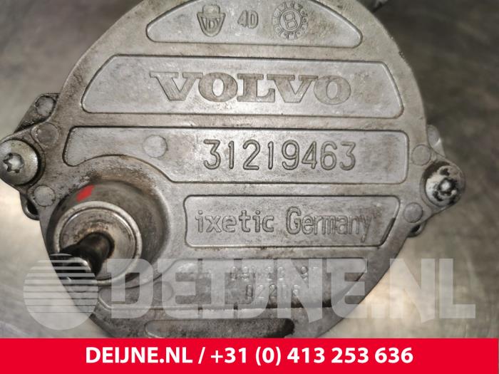 Pompe à vide (diesel) d'un Volvo XC70 (BZ) 2.4 D5 20V 205 AWD 2010