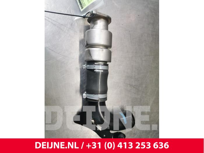Gebrauchte Intercooler Rohr Volvo V40 (MV) 1.6 D2 Preis € 35,00 Margenregelung angeboten von van Deijne Onderdelen Uden B.V.