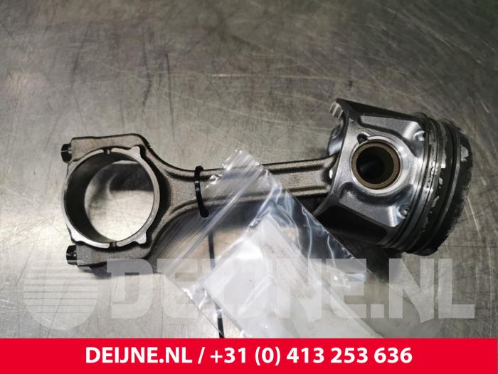 Usados Pistón Citroen Nemo Precio € 96,80 IVA incluido ofrecido por van Deijne Onderdelen Uden B.V.