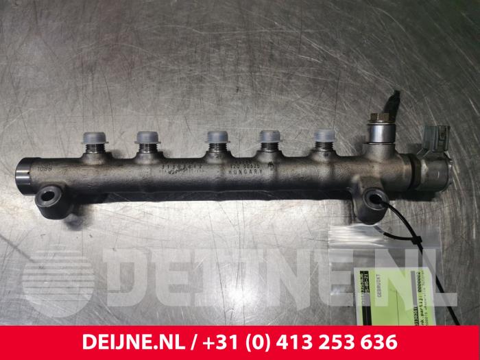 Fuel injector nozzle from a Volvo V70 (BW) 2.0 D4 16V 2014