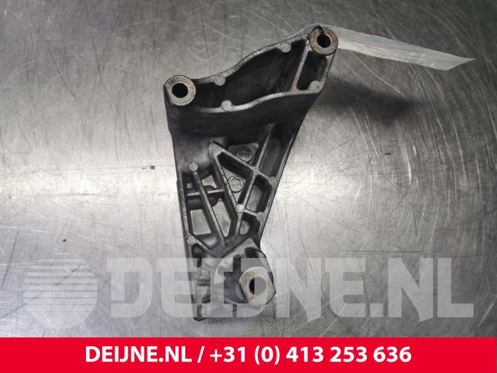 Used Engine mount Volkswagen Transporter Price € 30,25 Inclusive VAT offered by van Deijne Onderdelen Uden B.V.