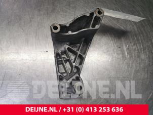 Used Engine mount Volkswagen Transporter Price on request offered by van Deijne Onderdelen Uden B.V.