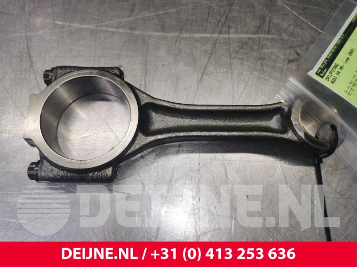 Usagé Bielle Audi A4 (B7) Prix € 60,00 Règlement à la marge proposé par van Deijne Onderdelen Uden B.V.
