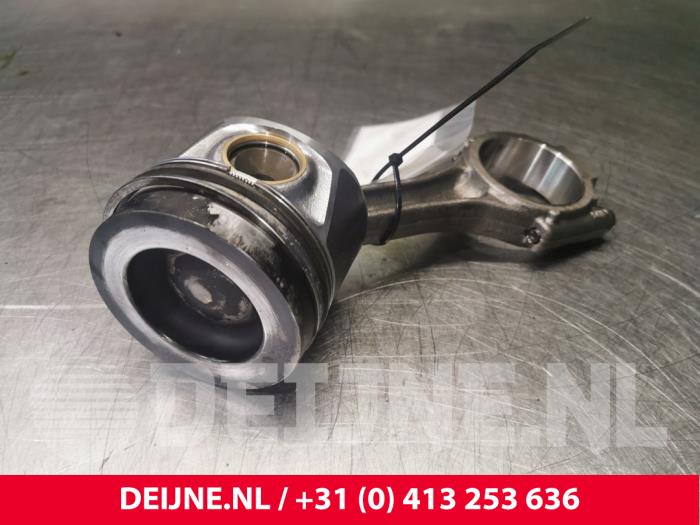 Usados Pistón Audi A4 (B7) Precio € 100,00 Norma de margen ofrecido por van Deijne Onderdelen Uden B.V.