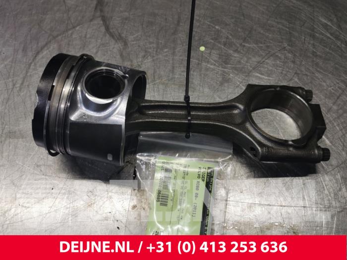 Używane Tlok Volvo XC60 I (DZ) 2.4 D5 20V 205 AWD Cena € 100,00 Procedura marży oferowane przez van Deijne Onderdelen Uden B.V.