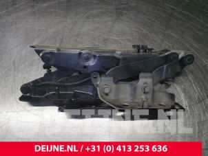 Używane Zawias pokrywy silnika Volvo V60 II (ZW) 2.0 D3 16V Cena € 100,00 Procedura marży oferowane przez van Deijne Onderdelen Uden B.V.