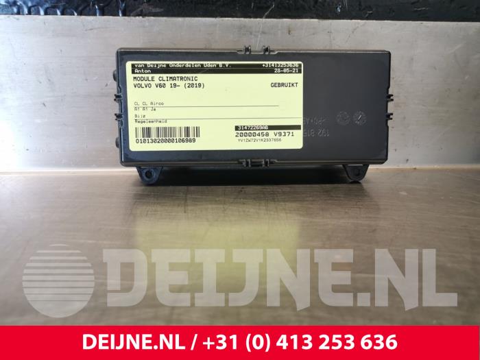 Używane Modul climatronic Volvo V60 II (ZW) 2.0 D3 16V Cena € 75,00 Procedura marży oferowane przez van Deijne Onderdelen Uden B.V.