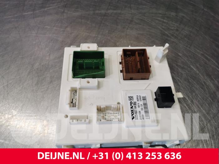 Module électronique central d'un Volvo V60 II (ZW) 2.0 D3 16V 2019