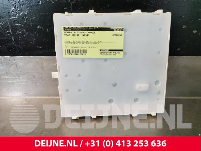 Module électronique central d'un Volvo V60 II (ZW) 2.0 D3 16V 2019