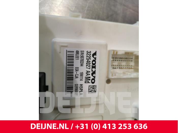 Module électronique central d'un Volvo V60 II (ZW) 2.0 D3 16V 2019