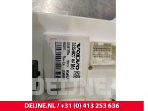 Module électronique central d'un Volvo V60 II (ZW) 2.0 D3 16V 2019