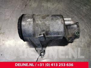 Używane Obudowa filtra oleju Nissan Interstar (X70) 2.5 dCi 16V Cena € 42,35 Z VAT oferowane przez van Deijne Onderdelen Uden B.V.