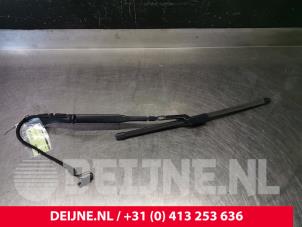 Used Front wiper arm Volvo V60 II (ZW) 2.0 D3 16V Price € 35,00 Margin scheme offered by van Deijne Onderdelen Uden B.V.