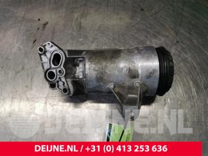Usagé Boîtier filtre à huile Renault Trafic Prix € 42,35 Prix TTC proposé par van Deijne Onderdelen Uden B.V.