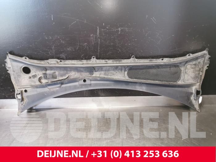 Używane Parawan Volvo V60 II (ZW) 2.0 D3 16V Cena € 75,00 Procedura marży oferowane przez van Deijne Onderdelen Uden B.V.