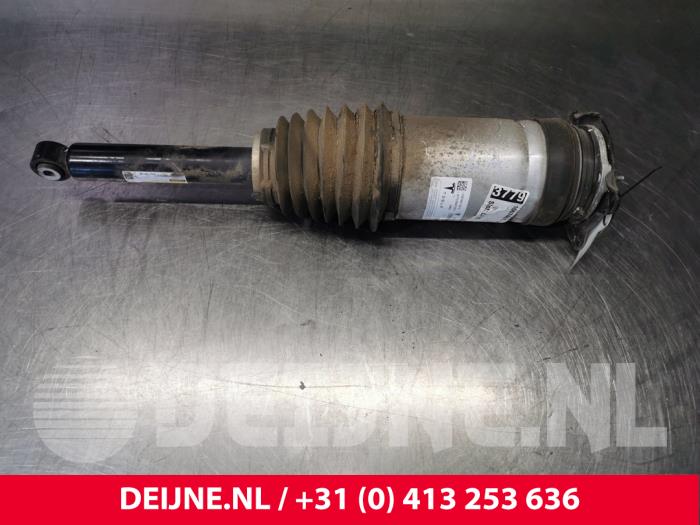 Używane Miech Tesla Model S 75D Cena € 453,75 Z VAT oferowane przez van Deijne Onderdelen Uden B.V.