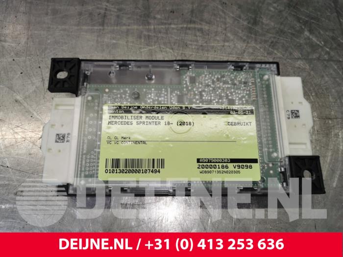 Używane Modul immobilizera Mercedes Sprinter 4t (910.0/910.1/907.1/907.2) 211 CDI 2.1 D Cena € 363,00 Z VAT oferowane przez van Deijne Onderdelen Uden B.V.