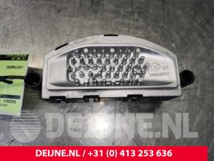 Używane Opornik nagrzewnicy Mercedes Sprinter 4t (910.0/910.1/907.1/907.2) 211 CDI 2.1 D Cena € 36,30 Z VAT oferowane przez van Deijne Onderdelen Uden B.V.